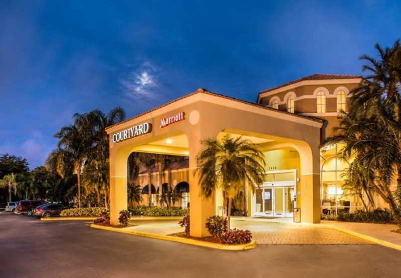Courtyard By Marriott Fort Lauderdale North/Cypress Creek מראה חיצוני תמונה