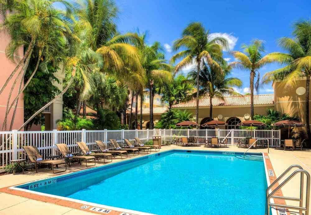 Courtyard By Marriott Fort Lauderdale North/Cypress Creek מראה חיצוני תמונה